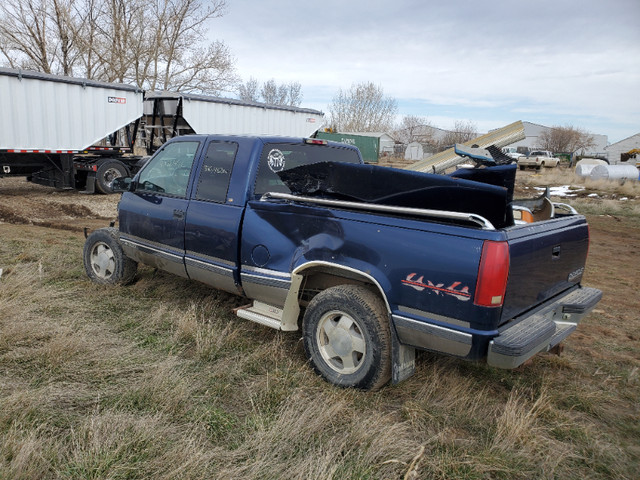 For Parts only 1998 Chevy Silverado 1500 in Other Parts & Accessories in Lethbridge - Image 4