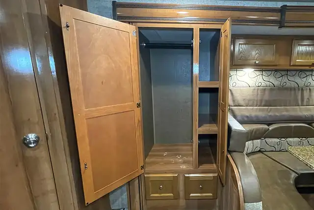 2018 Coachmen Leprechaun 220QB – Pre-Owned Class C Motorhome. in RVs & Motorhomes in Red Deer - Image 25