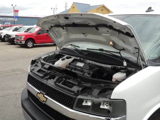 2022 Chevrolet Express 2500 LT RWD 6.6L8cylGas 12Passenger 135"W in Cars & Trucks in Brantford - Image 32