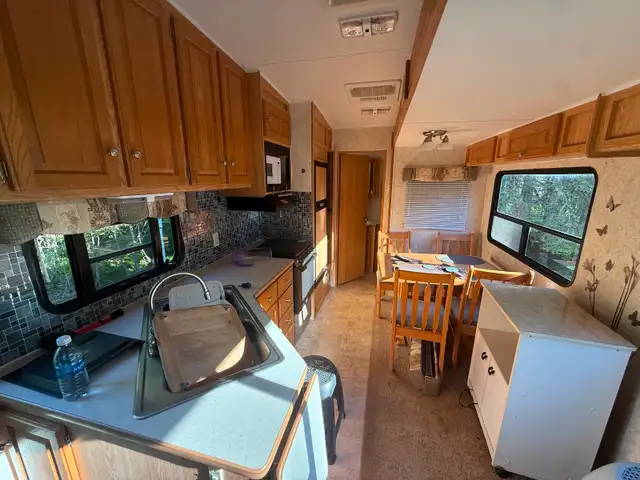 Very clean excellent condition outside and inside winterized RV in RVs & Motorhomes in Saint John - Image 8