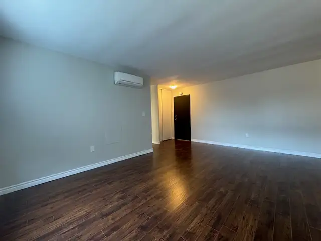 Updated 1 Bedroom & 1 Bathroom Apartment! in Long Term Rentals in Sarnia - Image 7