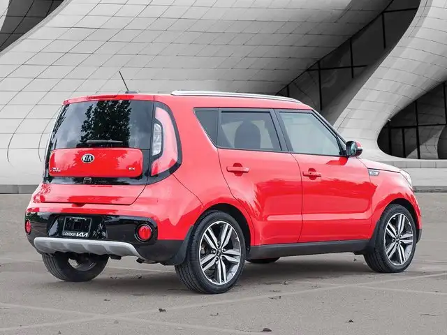 2019 Kia Soul EX PREM | Leather | Panoramic Sunroof in Cars & Trucks in London - Image 6