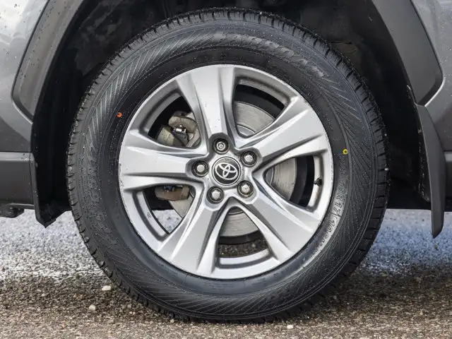 2022 Toyota RAV4 XLE AWD | Sunroof | Heated Steering | CarPlayS in Cars & Trucks in Guelph - Image 6