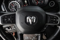 3.55 REAR AXLE RATIO,ENGINE: 3.6L PENTASTAR VVT V6 W/ETORQUE (STD),GVWR: 3 129 KGS (6 900 LBS) (STD)... (image 9)