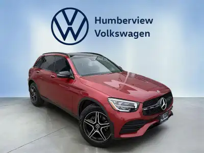 Humberview Volkswagen on the Queensway This 2022 Mercedes-Benz GLC 300 4MATIC stands out in a stunni...