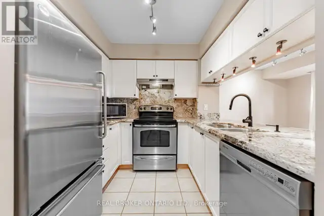 2011 - 153 BEECROFT ROAD Toronto (Lansing-Westgate), Ontario in Long Term Rentals in City of Toronto - Image 8
