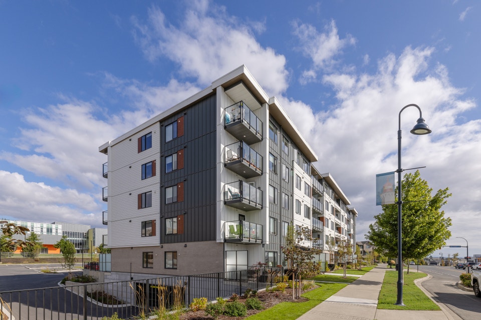 Monarch Apartments - Shore Apartment for Rent - Colwood 3