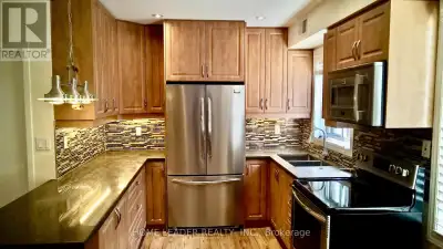 2 - 3856 BATHURST STREET Toronto (Clanton Park), Ontario