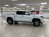 Efficiency and utility come together in this 2025 Toyota Tacoma HYBRID, a pre-owned pickup that brin... (image 6)