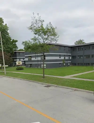 ONE MONTH FREE RENT! Newly Renovated 2 Bedroom Suite for Rent – Oakville Address: 80 South Forester...