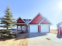 #53 SUNSET HARBOUR-PIGEON LAKE-1 1/2 STOREY CAPE CODE STYLE HOME