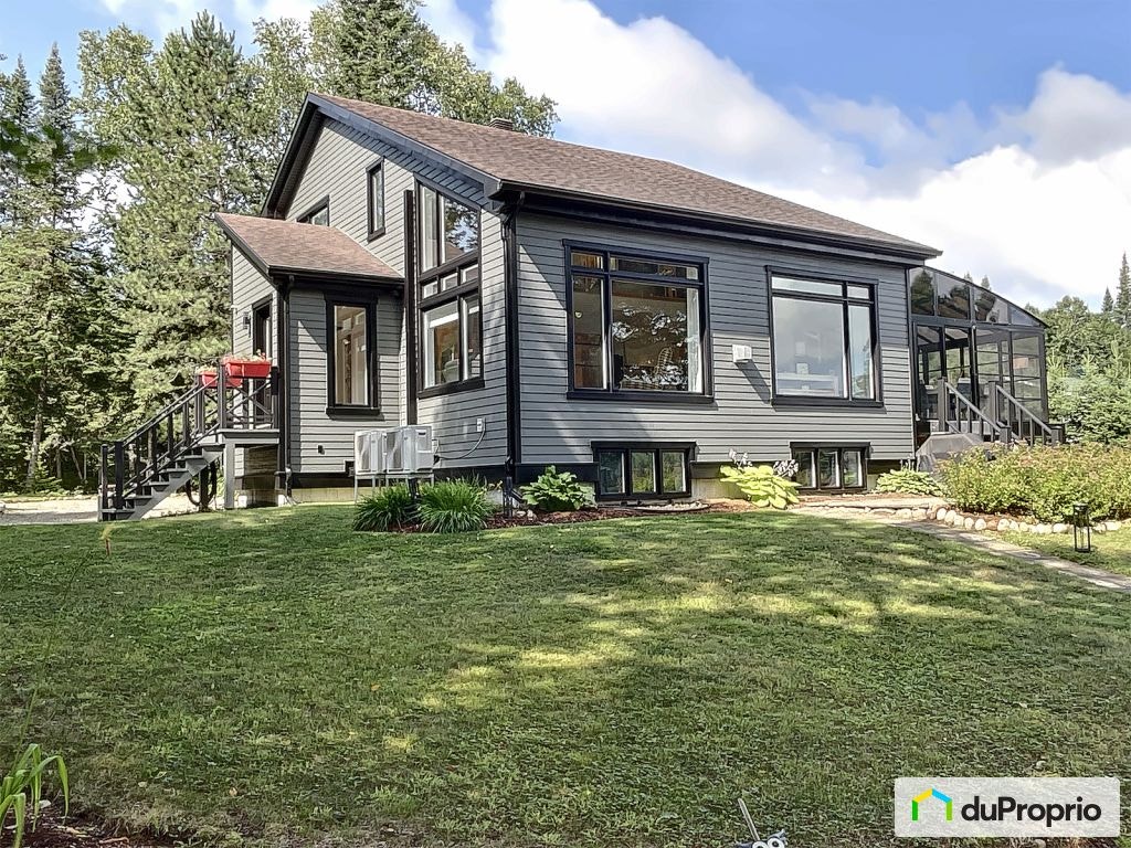 $1,150,000 - 1 1/2 Storey for sale in St-Donat — photo 1