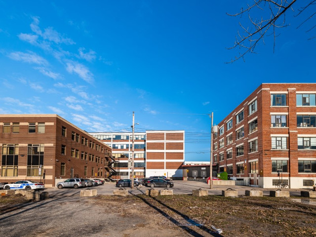 Espace industriel rénové à louer 2 quais de chargement-Parc Ex dans Espaces commerciaux et bureaux à louer  à Ville de Montréal - Image 4