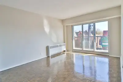 PERFECT LOCATION! 272 Bronson Avenue -Bronsview Apartments April/May 1st, 2026 1 Bedroom: $1395 2 Be...