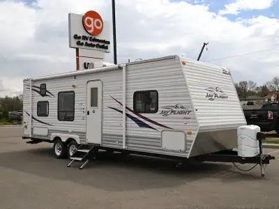 The 2008 Jayco Jay Flight 26BH is a family-friendly travel trailer built for comfort, convenience, a...