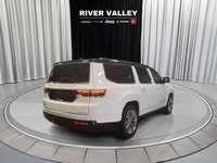 PREMIUM GROUP II, 22 SATIN-CARBON ALUMINUM WHEELS, PALERMO LEATHER-FACED BUCKET SEATS, FRONT PASSENG... (image 2)