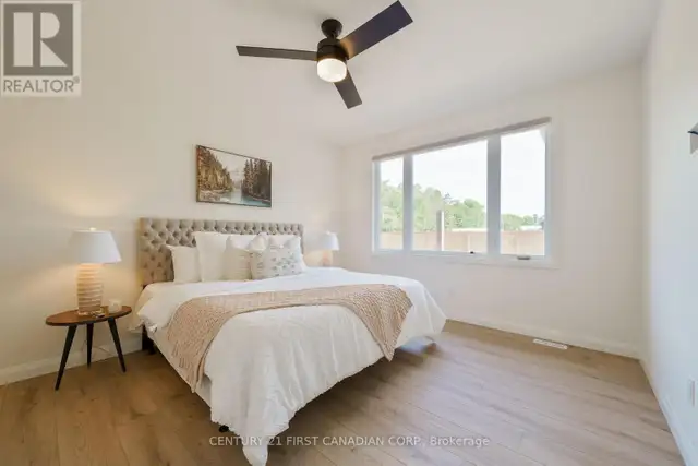 8 - 32 POSTMA CRESCENT North Middlesex (Ailsa Craig), Ontario in Houses for Sale in Grand Bend - Image 18