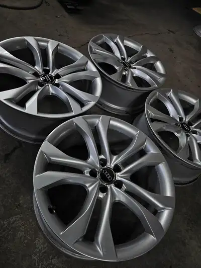 Very nice a rare set of original Audi Q5 S-Line wheels made by Ronal. 20x8.5 Offset: 33 Bolt pattern...