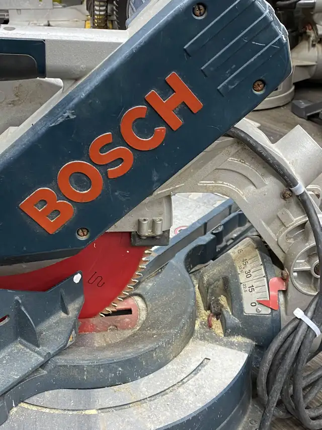 Bosch 4212L Corded Mitre Saw in Power Tools in City of Toronto - Image 4