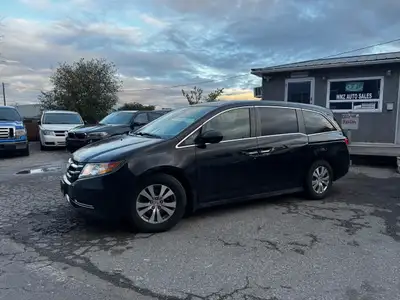 1 OWNER RUNS AND DRIVES LIKE NEW. 8 Passenger, engine runs strong and quiet, Ac blows cold. Back up...