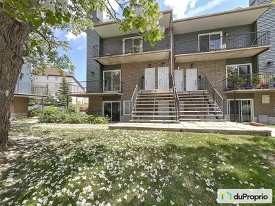 54 rue Oster, secteur Gatineau Magnifique condo de coin situé au 1er étage. Offre près de 900 pi² de...