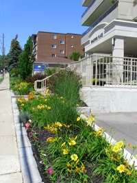 SPACIOUS 2 BEDROOM APARTMENT FOR RENT IN BRADFORD! SELECT APARTMENTS FULLY RENOVATED WITH PREMIUM UP... (image 5)