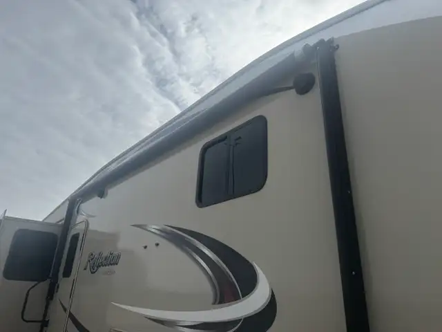 2017 Grand Design REFLECTION 337 RLS in Travel Trailers & Campers in St. Albert - Image 9