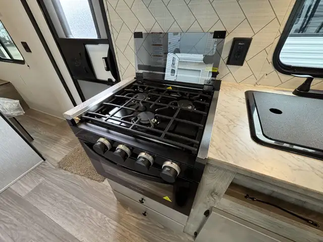 2026 ,Sun Lite,Sunset Park RV 25DB LTD in Travel Trailers & Campers in Kamloops - Image 15