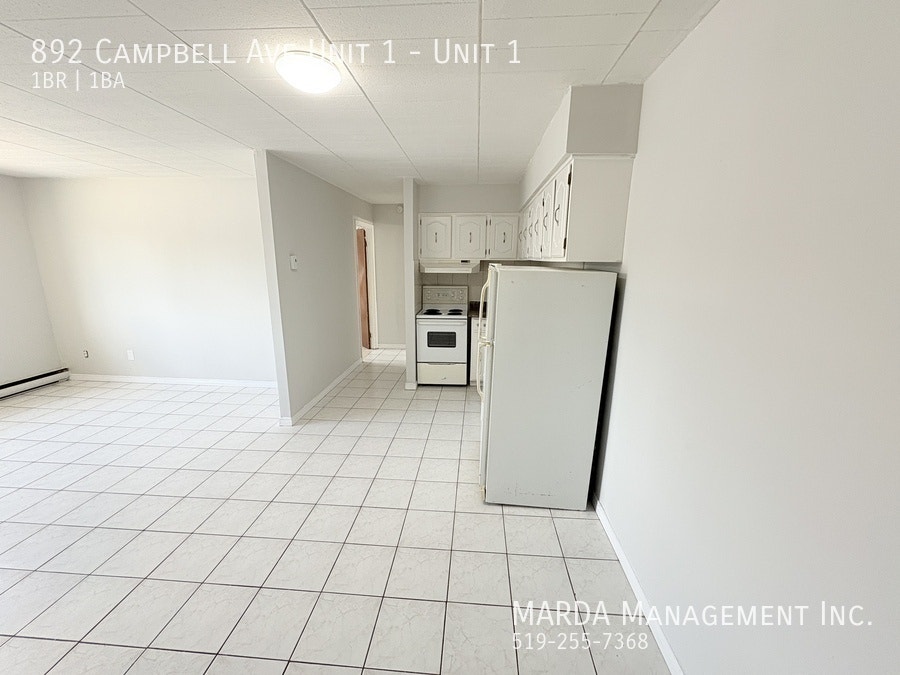 COZY 1 BED/1 BATH MAIN FLOOR -CLOSE TO U OF W + HYDRO! 5