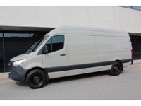 2020 MERCEDES SPRINTER 2500 - HIGH ROOF -- SHOWROOM CONDITION!!! 3.0L V6 DIESEL ENGINE !!! 3 SEATER... (image 4)