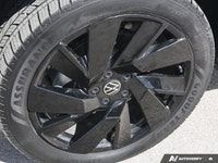 * 4MOTION All-Wheel Drive (AWD) * Unique 19-inch Plus black alloy wheels * 8-inch touchscreen with w... (image 8)