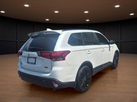 Price includes $1,000 finance credit. Price does not include fees or taxes. Experience the distingui... (image 4)