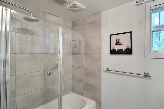 Une vraie aubaine à seulement 230 000 $! in Houses for Sale in Sherbrooke - Image 13