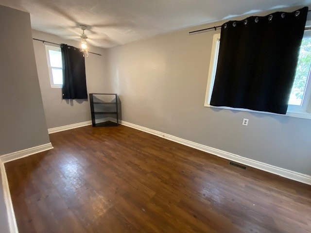 38 Calderwood Drive - Upper - 4 bed, 1 bath - STUDENTS ** FIRST 3