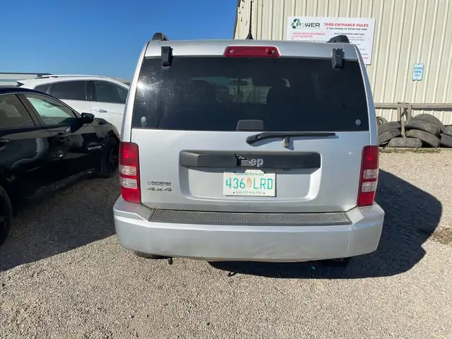 2012 Jeep Liberty 4WD Sport *ONLY FOR PARTS* in Auto Body Parts in Regina - Image 4