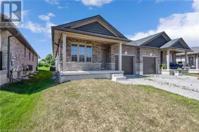 15 PEACHLEAF Lane Waterford, Ontario
