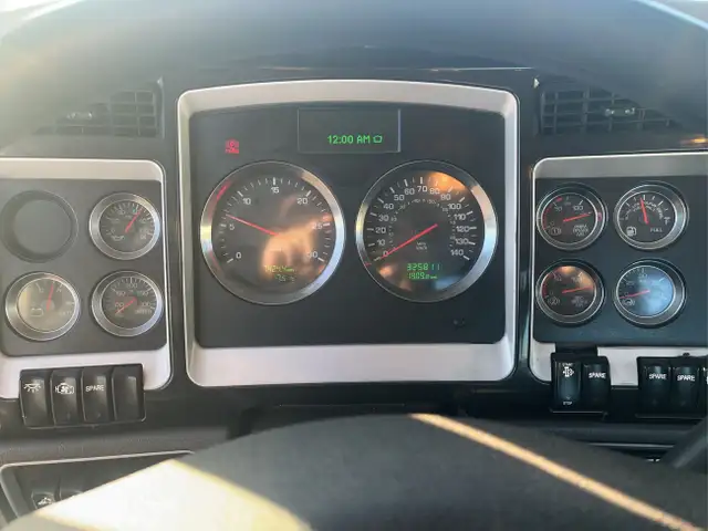 2016 Kenworth T800 in Heavy Trucks in Calgary - Image 13