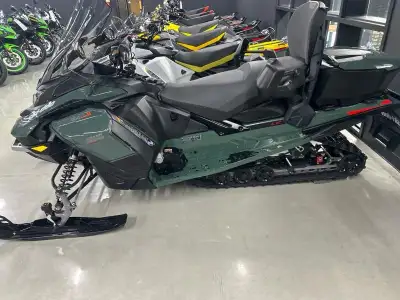 Ski-Doo GRAND TOURING LE w/ LUXURY Pkg 900 ACE Turbo R Silent Ice Track II 1.25'' E.S. w/ 10.25'' To...