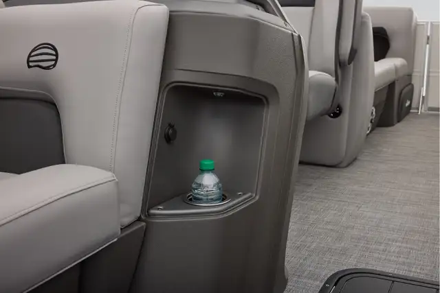 2026 Sun Tracker Party Barge 22 XP3 TRITOON pontoon boat in Powerboats & Motorboats in Vernon - Image 14