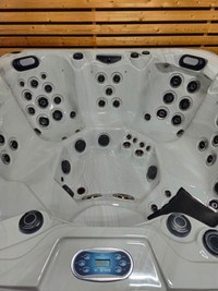LUXURY 8NL HOT TUB FOR 8 PEOPLE