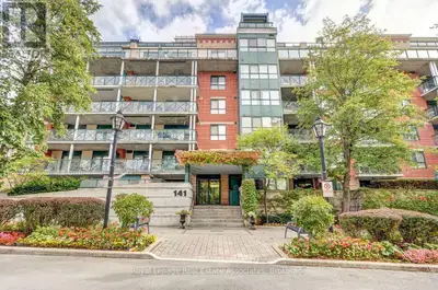 Welcome To The Terraces Of Woodbridge In Beautiful Market Lane. This 1 Bedroom + 1 Bathroom Unit Fea...