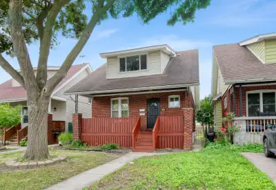 Extremely spacious, light & bright upper unit available for immediate possession has been nicely upd...