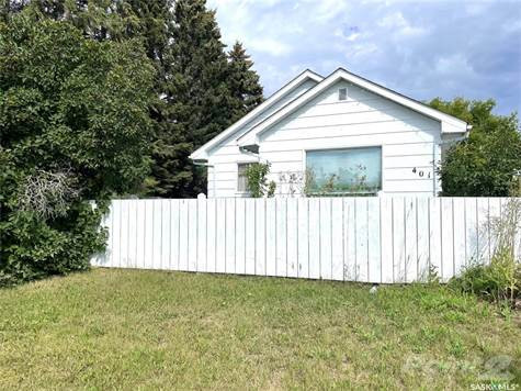 401 8th AVENUE W in Houses for Sale in Nipawin - Image 2