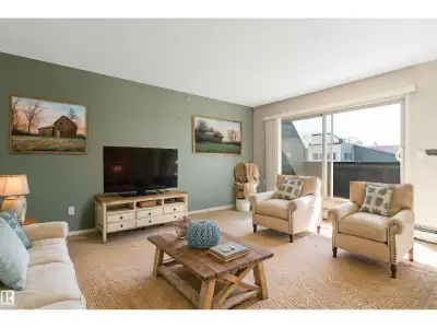 Build Your Legacy! Located in The Somerset in Callingwood, this no pet, 600+ square foot, top floor...