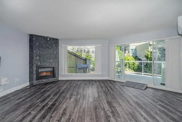 202 15025 VICTORIA AVENUE White Rock, British Columbia63235527728129124