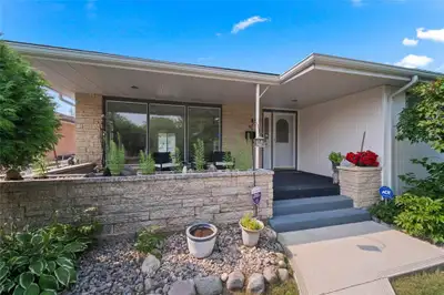 1D//Winnipeg/S/S July 21st. OTP on July 29th. Rarely available 1,533 sf bungalow situated on a quiet...