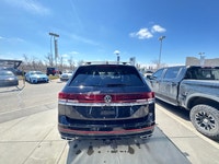 2024 Volkswagen Atlas Execline 2.0L TSI 4D Sport Utility AWD 8-Speed Automatic Deep Black Pearl R-LI... (image 4)