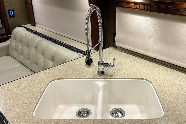 2014 MONACO DYNASTY 44PDQ in RVs & Motorhomes in Red Deer - Image 25