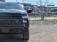 Powerful Gas V8 5.3L engine - Advanced Lane Departure Warning - 4x4 drivetrain for superior traction... (image 6)