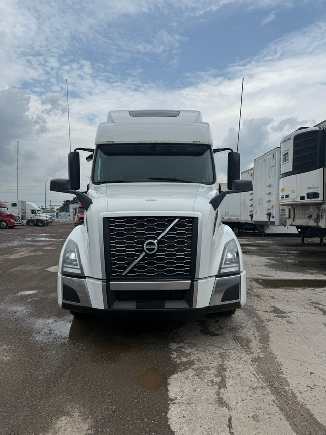 2023 Volvo 860 144,000KM ONLY **ENG PLAN 2 WARRANTY** in Heavy Trucks in Mississauga / Peel Region